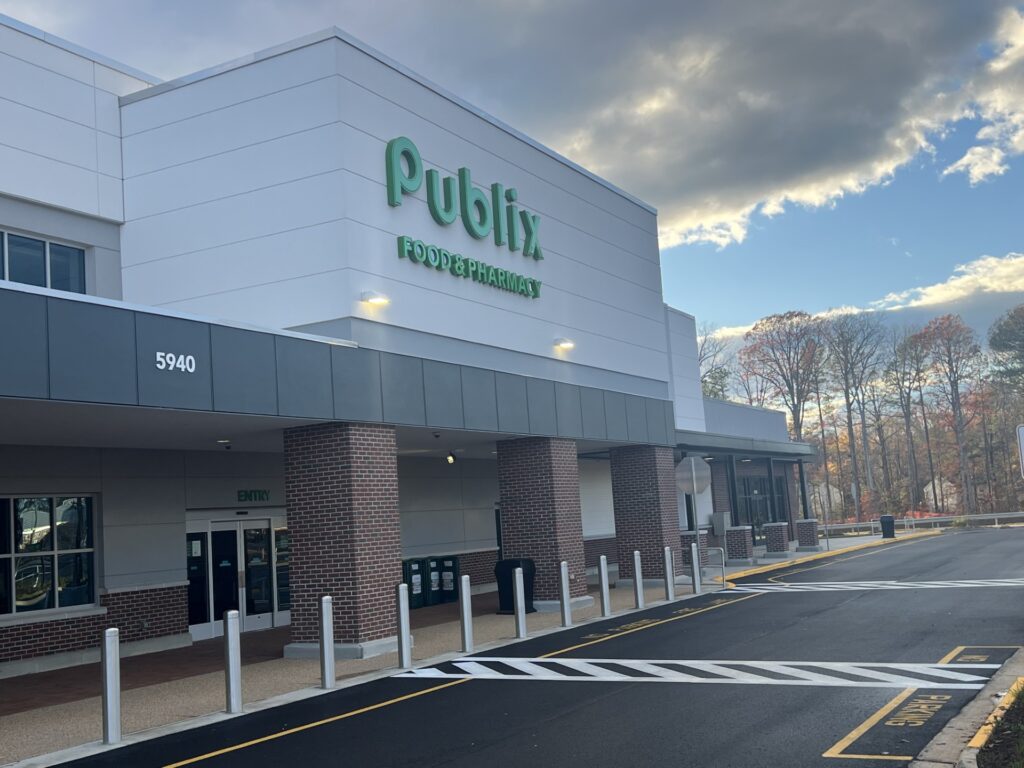 A grand entrance to a Publix supermarket, enhanced by the expertly crafted shade solutions of Awnings by Bigley and Hogshire, the shade industry experts.